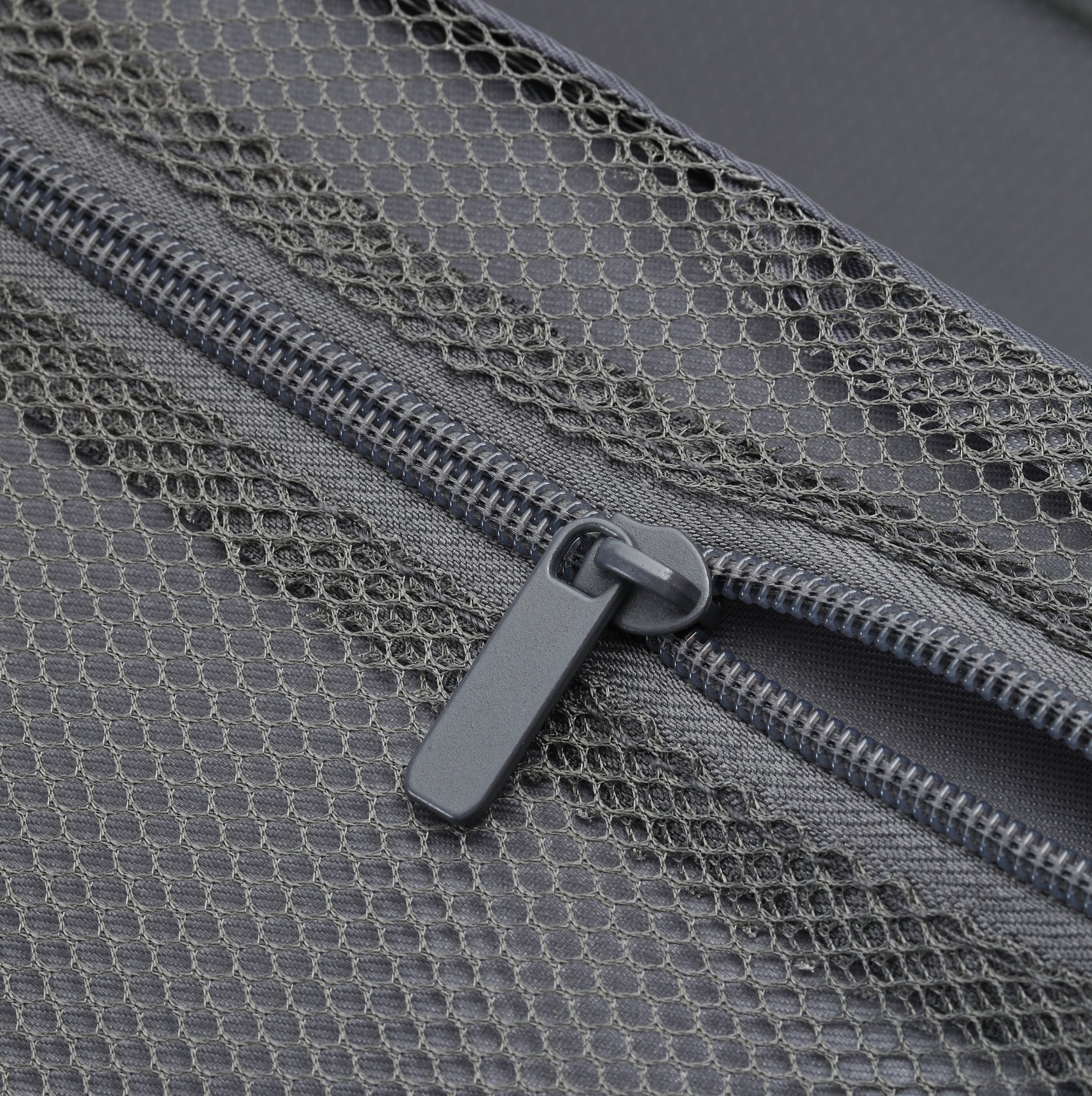ALUMINIUM SUITCASE ( V2 NEW & IMPROVED - STRONGER ALUMINIUM & REMOVEABLE WHEELS )