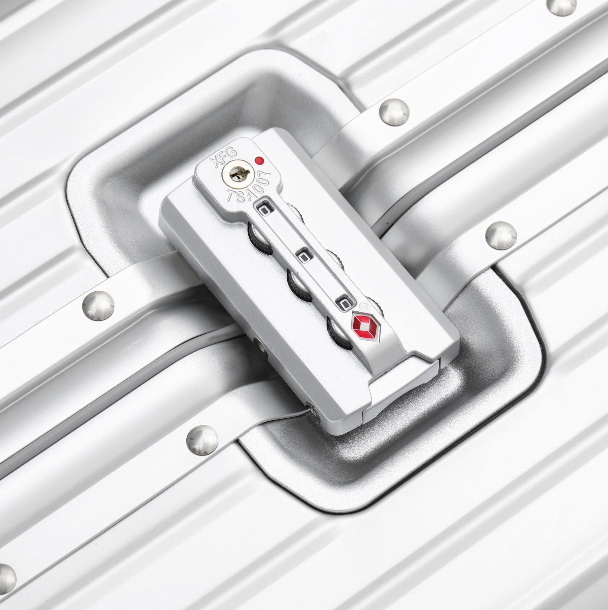 ALUMINIUM SUITCASE ( V2 NEW & IMPROVED - STRONGER ALUMINIUM & REMOVEABLE WHEELS )
